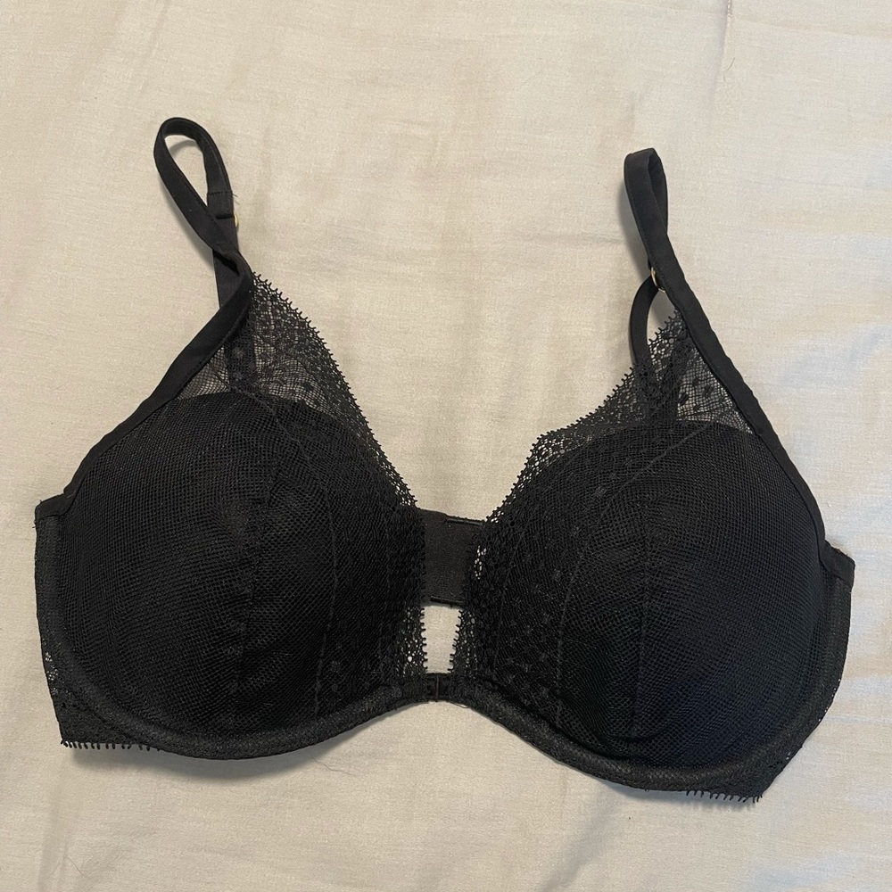 Victoria’s Secret plunge bra